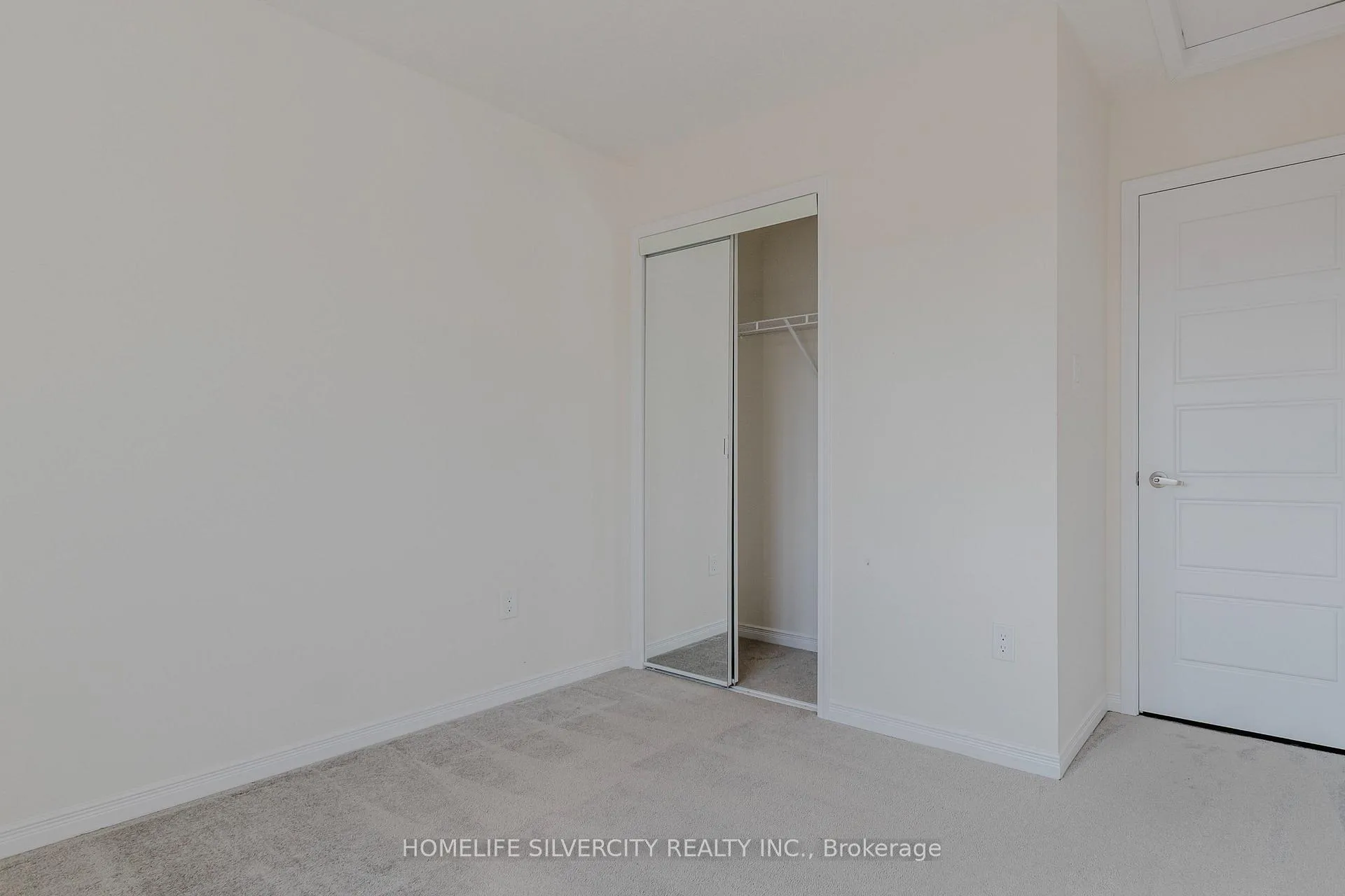 Photo 23 of 20 Bee Crescent, Brantford — HOMEH