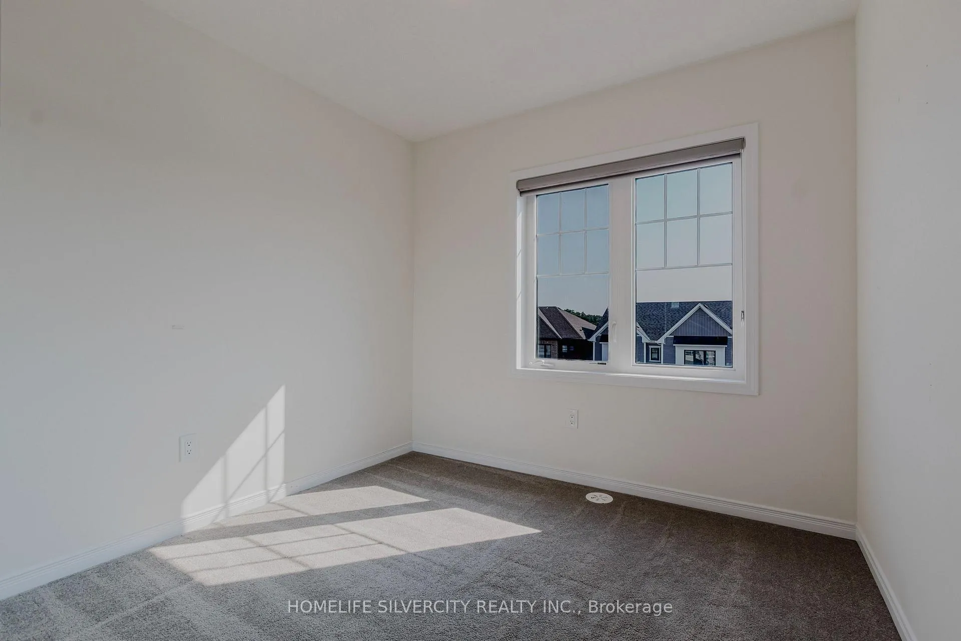 Photo 31 of 20 Bee Crescent, Brantford — HOMEH