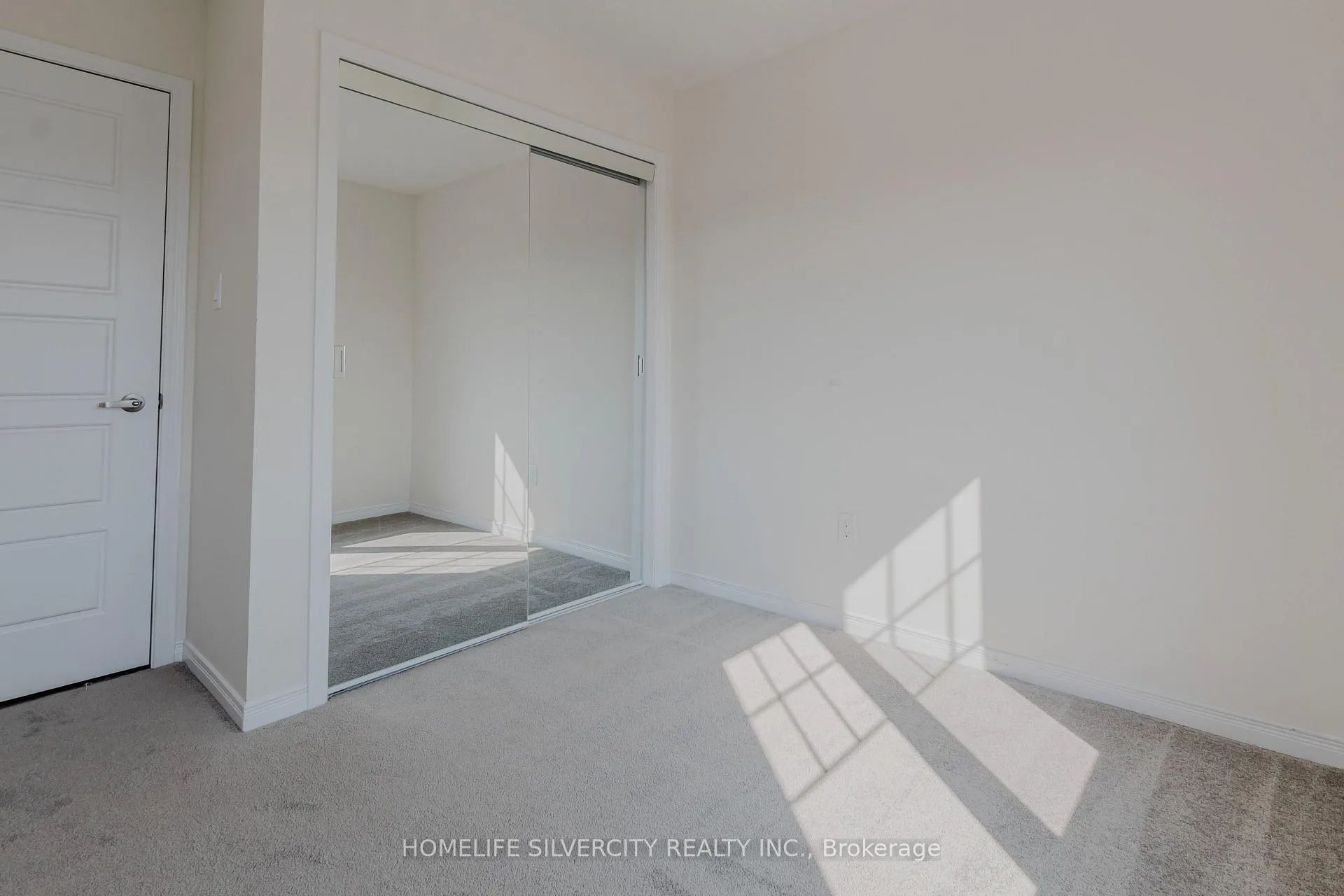 Photo 32 of 20 Bee Crescent, Brantford — HOMEH