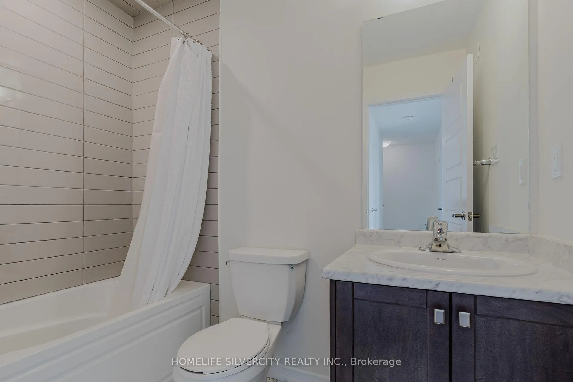 Photo 33 of 20 Bee Crescent, Brantford — HOMEH