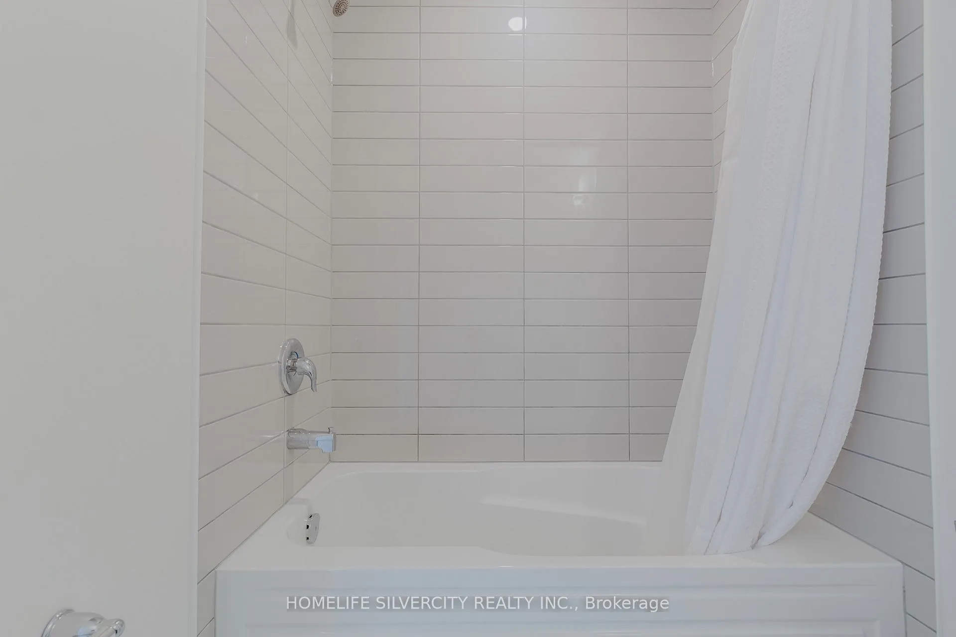 Photo 34 of 20 Bee Crescent, Brantford — HOMEH