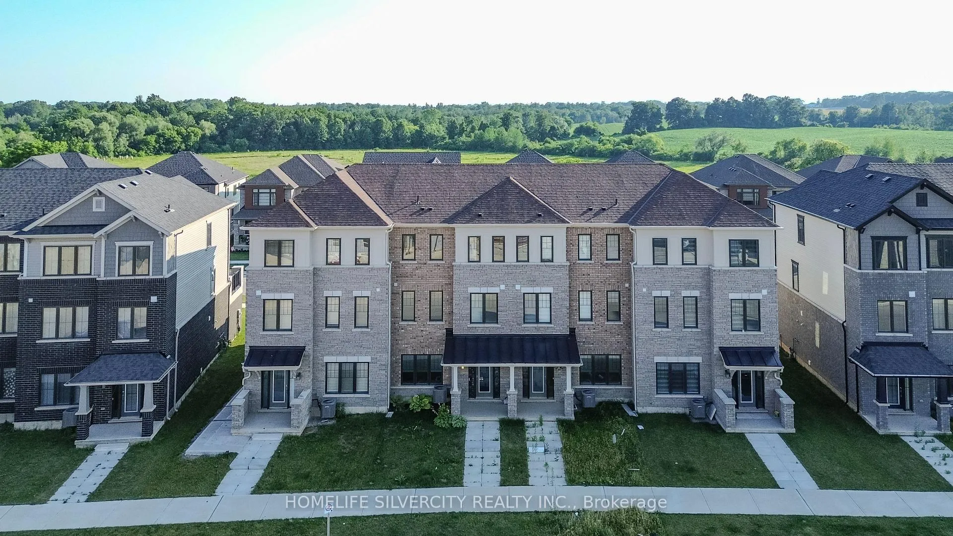 Photo 39 of 20 Bee Crescent, Brantford — HOMEH