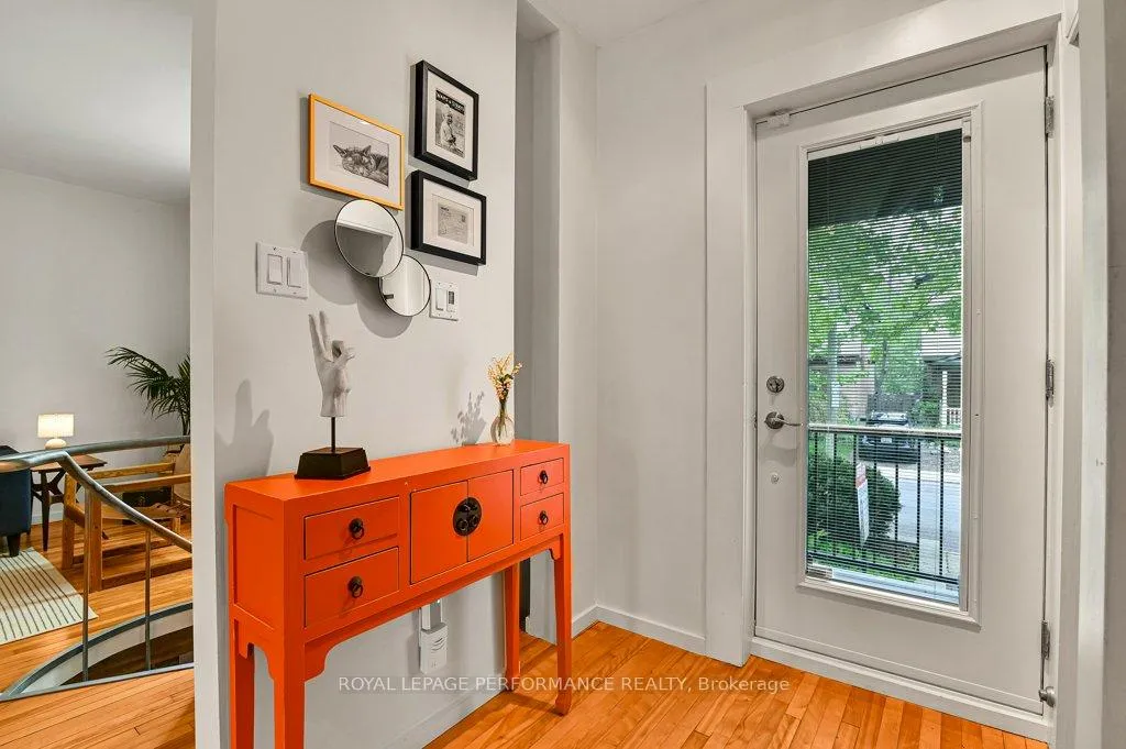 Photo 4 of 348 1/2 Daly Avenue, Ottawa, Sandy Hill — HOMEH