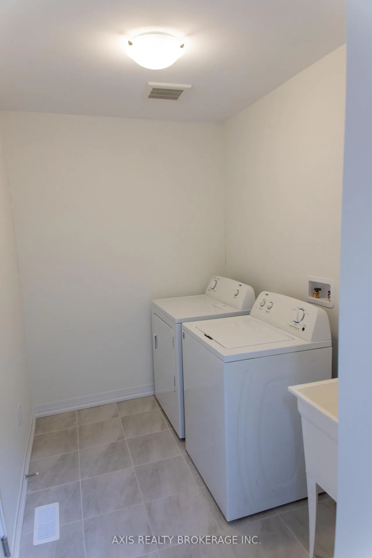 Photo 27 of 45 Cresthaven Heights, Thorold, Rolling Meadows — HOMEH