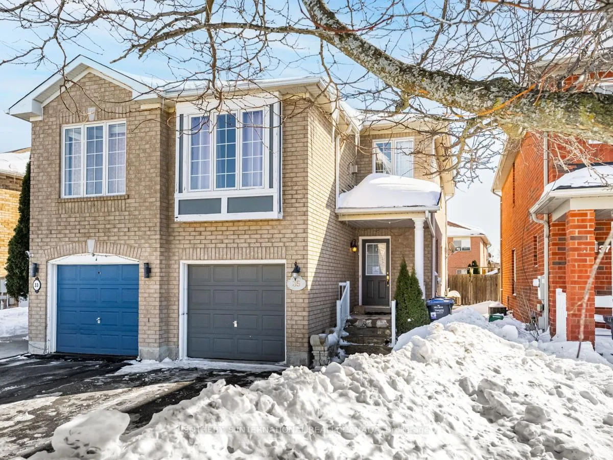 Photo 2 of 35 Roadmaster Lane, Brampton, Fletcher's Meadow — HOMEH