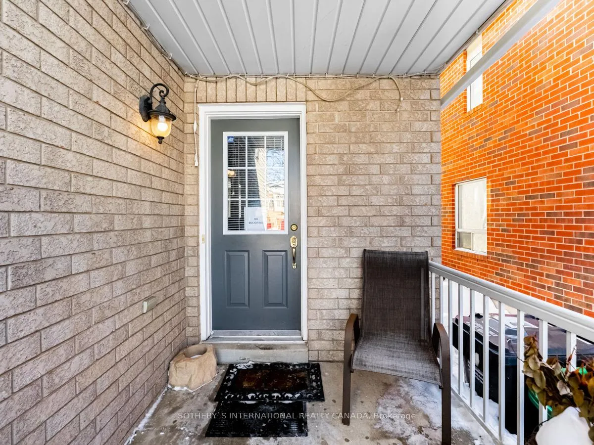 Photo 3 of 35 Roadmaster Lane, Brampton, Fletcher's Meadow — HOMEH