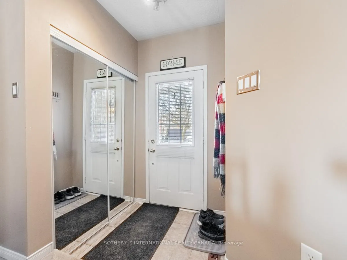 Photo 4 of 35 Roadmaster Lane, Brampton, Fletcher's Meadow — HOMEH