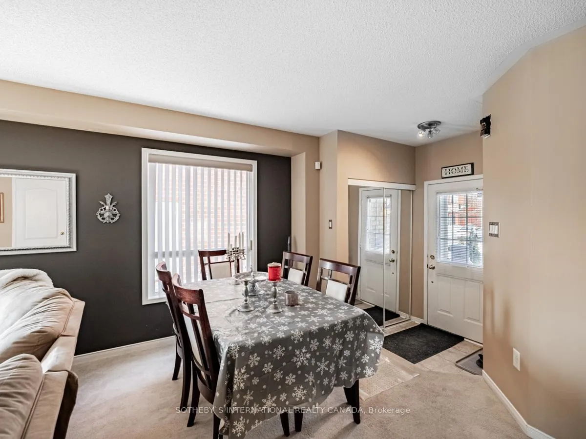 Photo 5 of 35 Roadmaster Lane, Brampton, Fletcher's Meadow — HOMEH