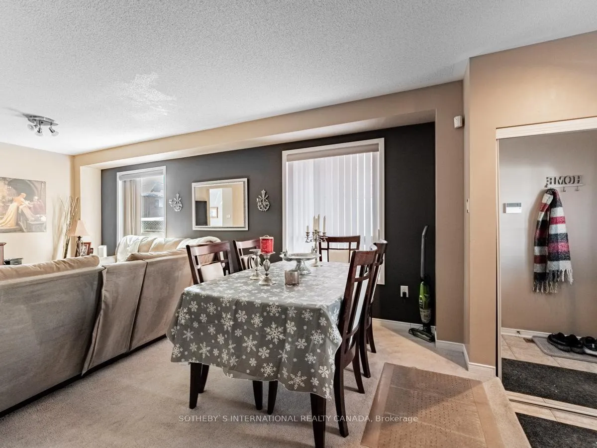 Photo 6 of 35 Roadmaster Lane, Brampton, Fletcher's Meadow — HOMEH