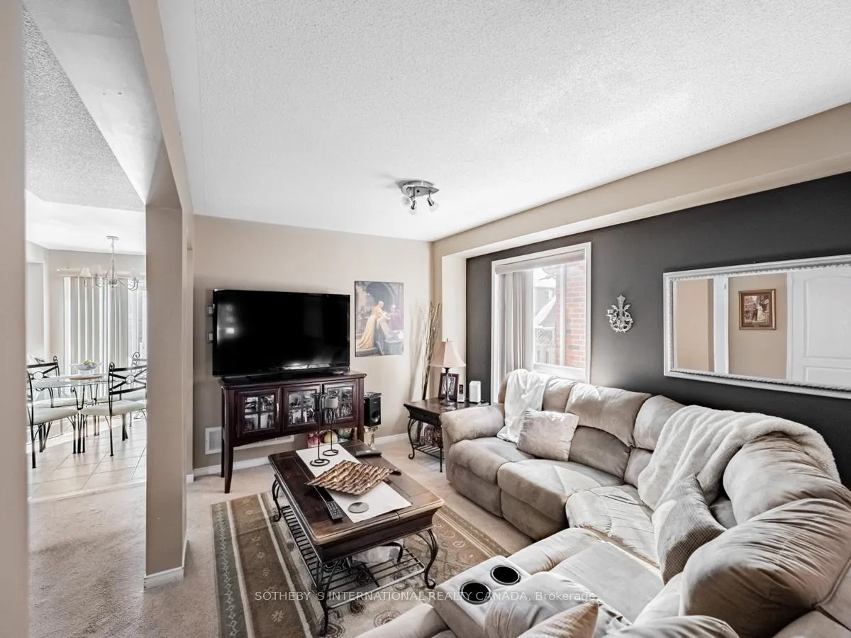 Photo 7 of 35 Roadmaster Lane, Brampton, Fletcher's Meadow — HOMEH