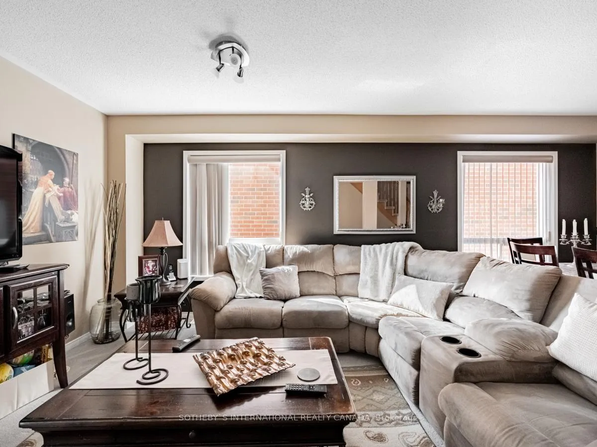 Photo 8 of 35 Roadmaster Lane, Brampton, Fletcher's Meadow — HOMEH