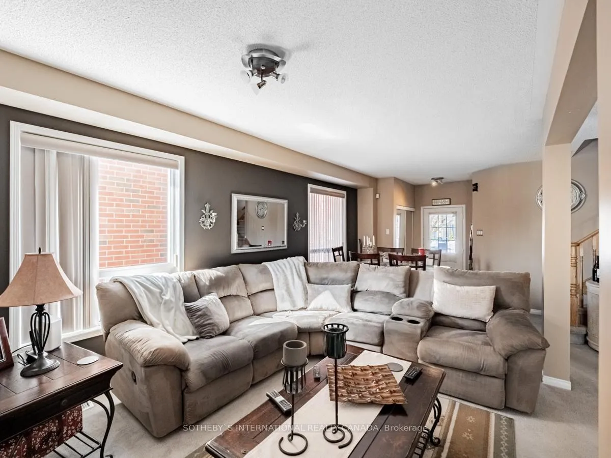 Photo 9 of 35 Roadmaster Lane, Brampton, Fletcher's Meadow — HOMEH