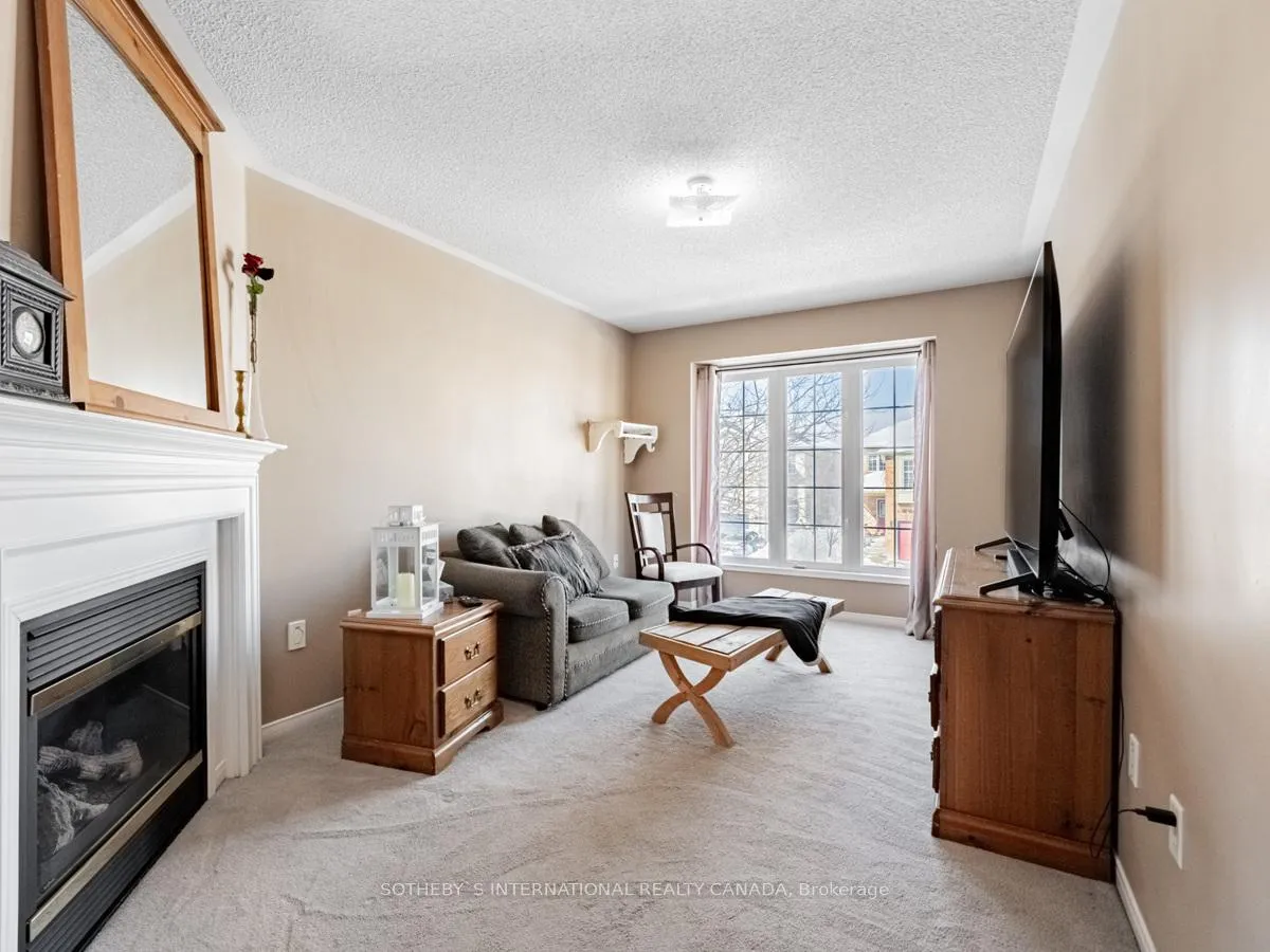 Photo 11 of 35 Roadmaster Lane, Brampton, Fletcher's Meadow — HOMEH