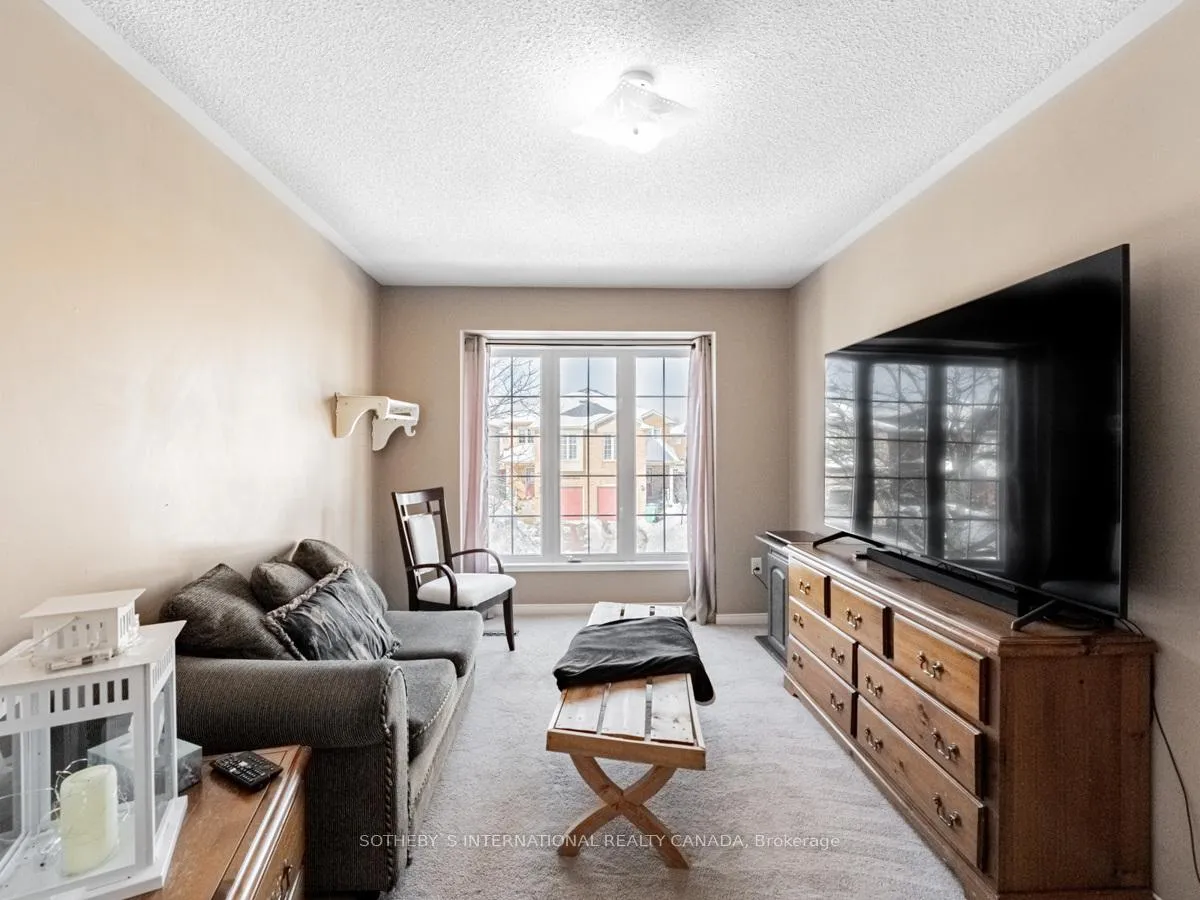 Photo 13 of 35 Roadmaster Lane, Brampton, Fletcher's Meadow — HOMEH