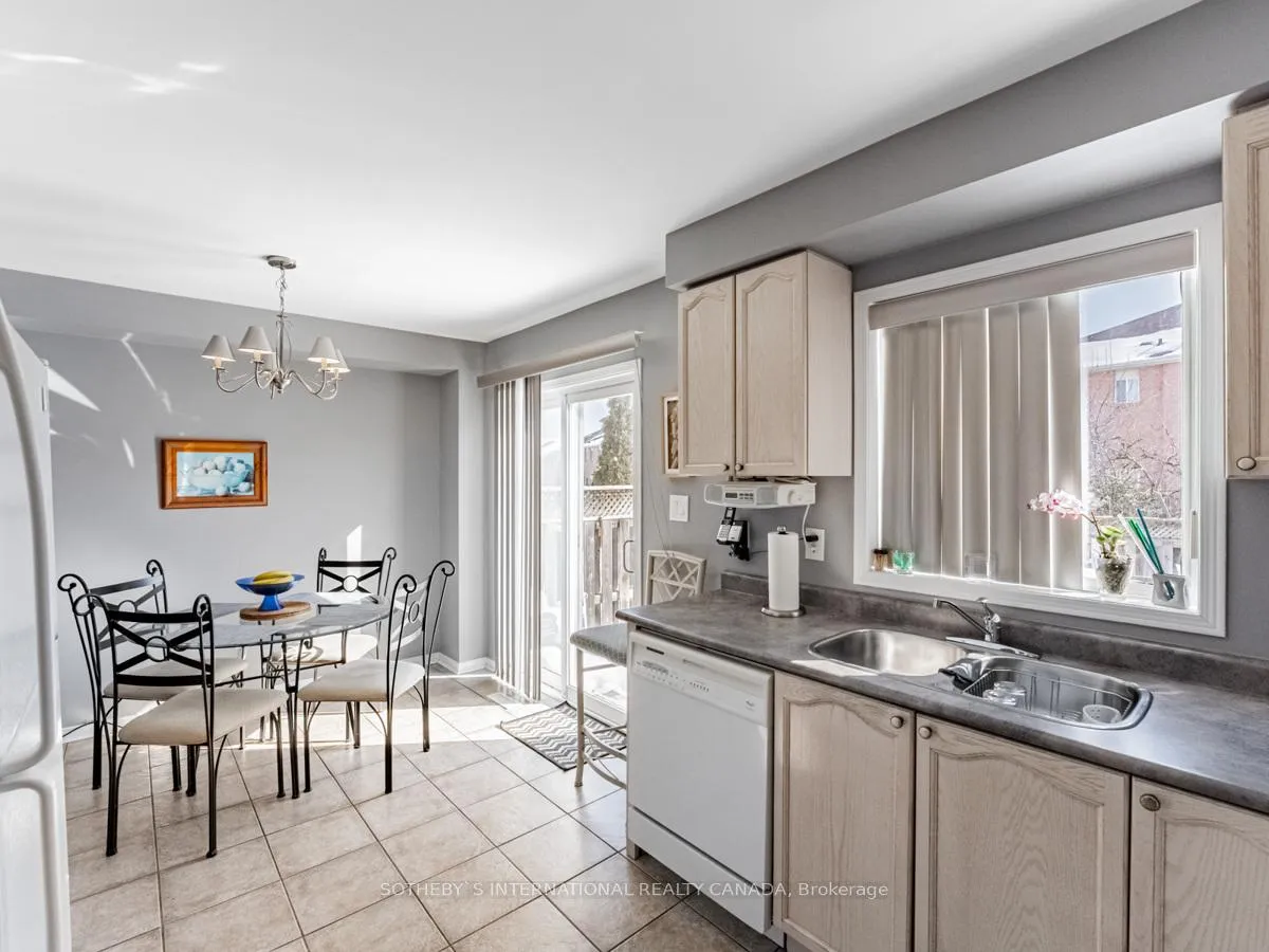 Photo 17 of 35 Roadmaster Lane, Brampton, Fletcher's Meadow — HOMEH