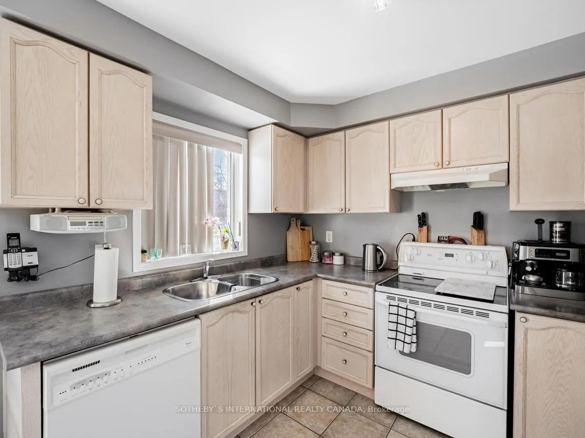 Photo 20 of 35 Roadmaster Lane, Brampton, Fletcher's Meadow — HOMEH