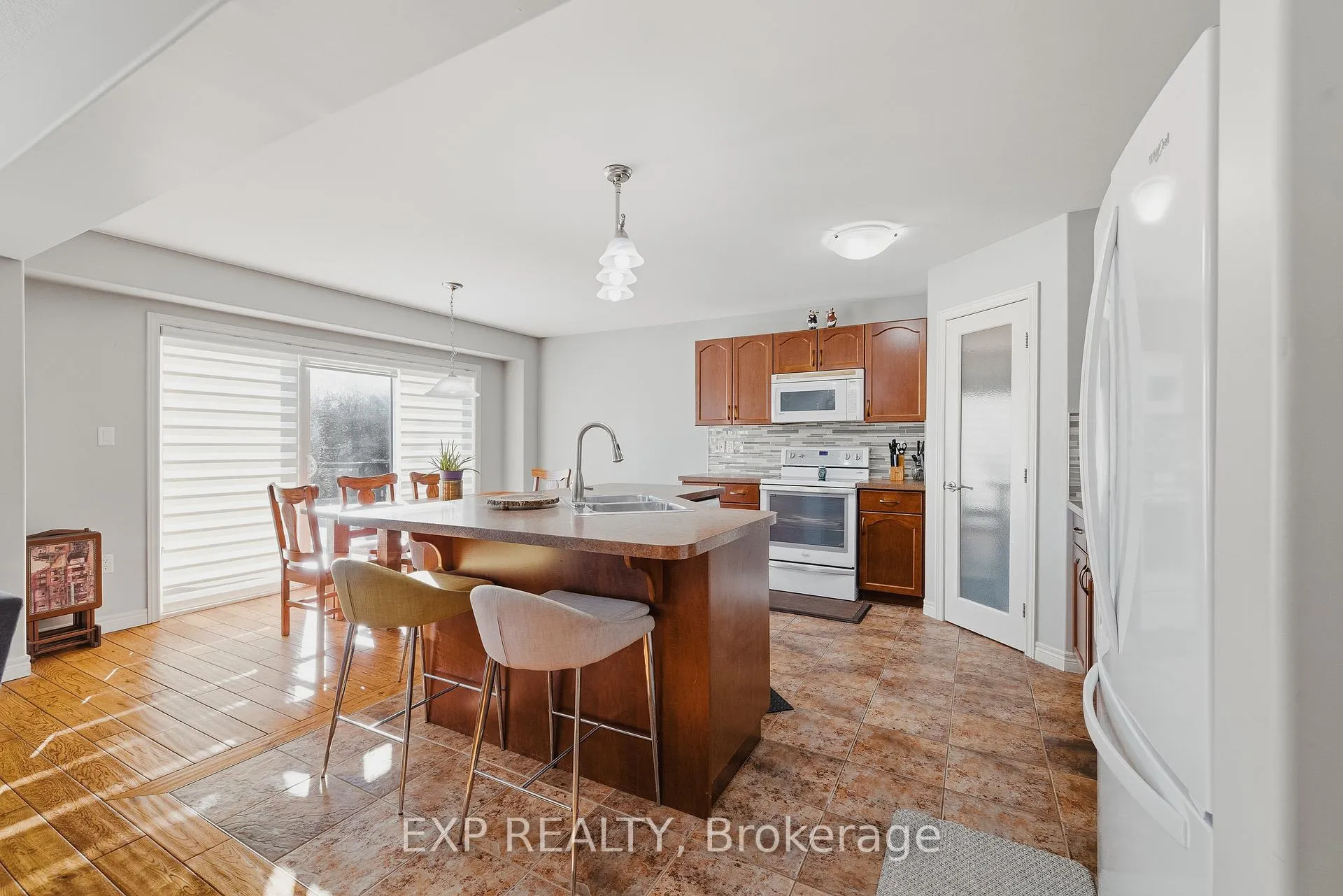 Photo 8 of 23 Doon Creek Street, Kitchener, Doon South — HOMEH