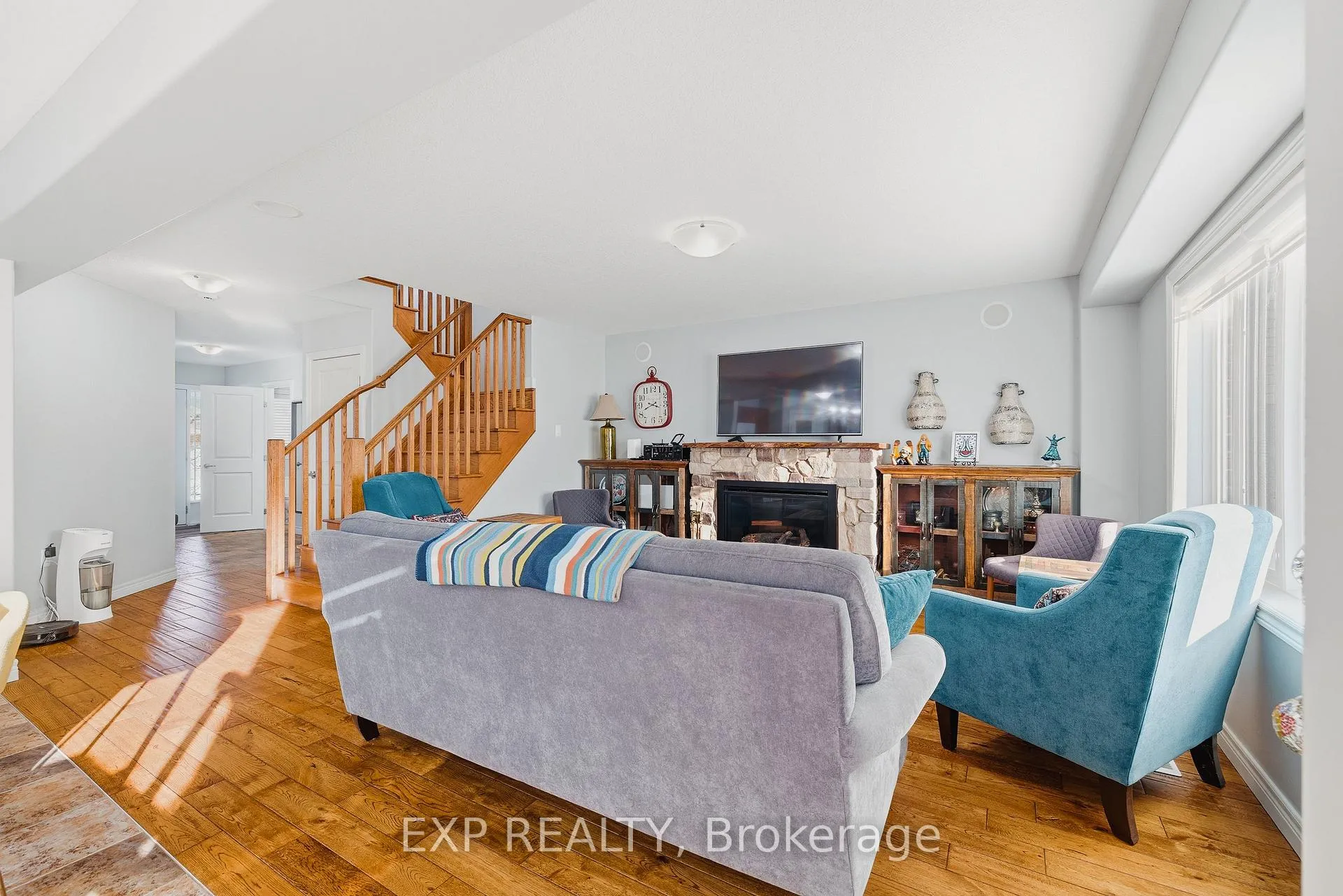 Photo 9 of 23 Doon Creek Street, Kitchener, Doon South — HOMEH