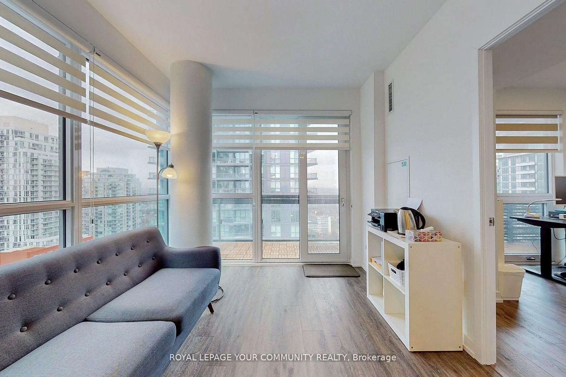 Photo 2 of Unit 2208, 39 Roehampton Avenue, Toronto, Mount Pleasant West — HOMEH