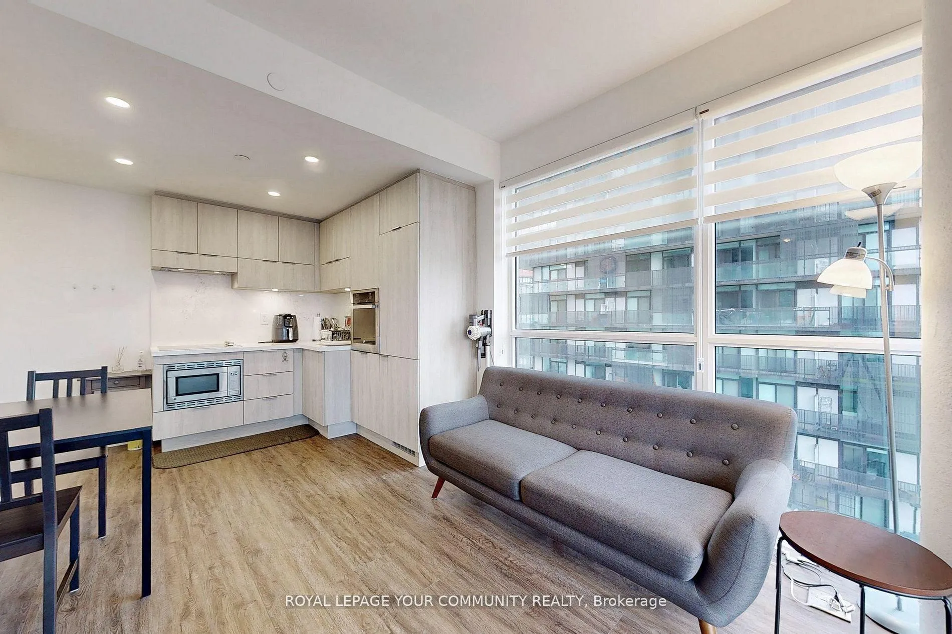 Photo 3 of Unit 2208, 39 Roehampton Avenue, Toronto, Mount Pleasant West — HOMEH