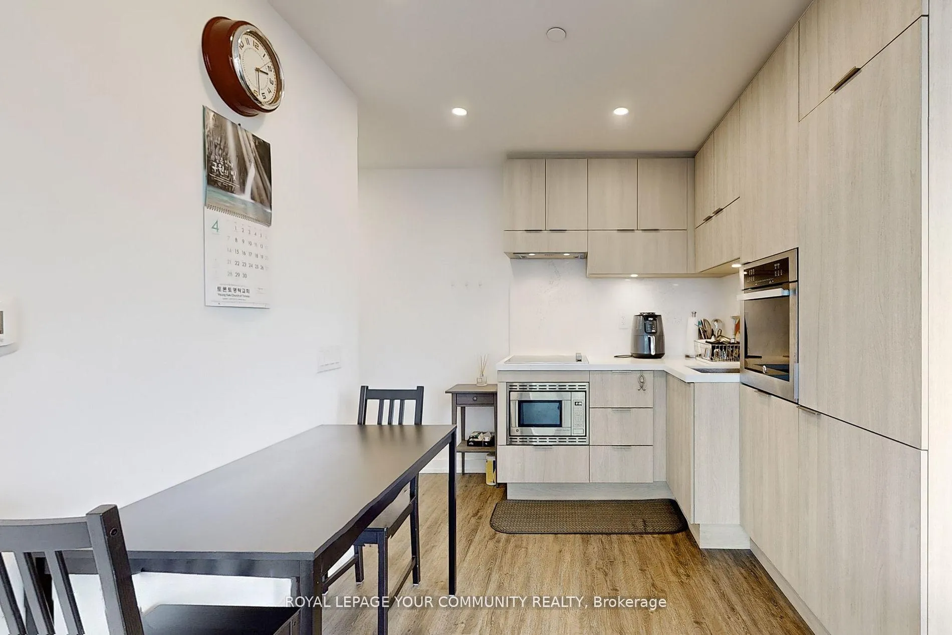 Photo 5 of Unit 2208, 39 Roehampton Avenue, Toronto, Mount Pleasant West — HOMEH