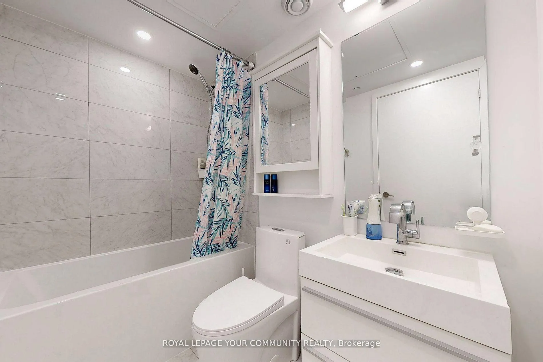 Photo 19 of Unit 2208, 39 Roehampton Avenue, Toronto, Mount Pleasant West — HOMEH