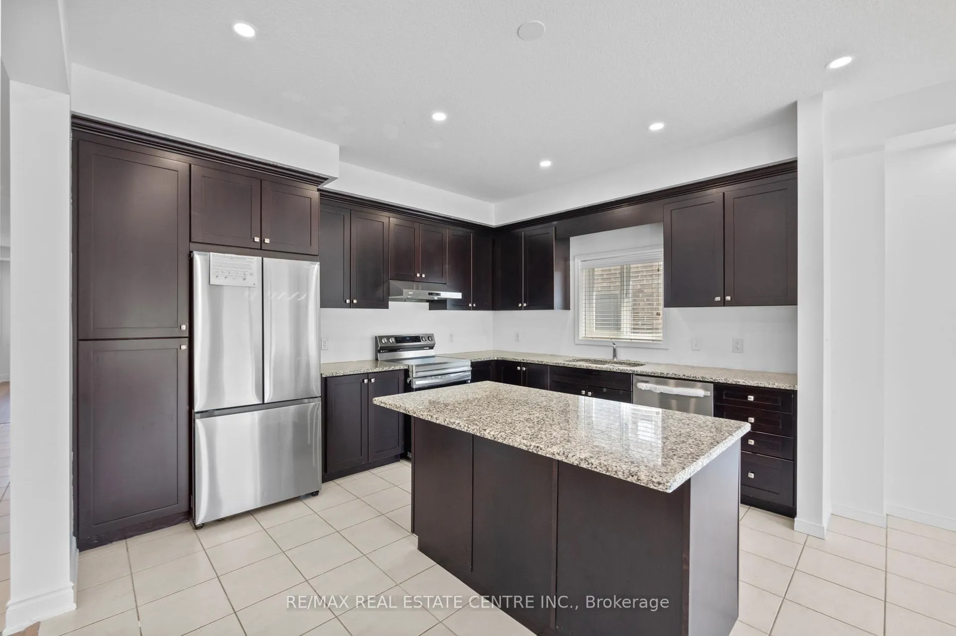 Photo 9 of 579 Sundew Drive, Waterloo — HOMEH
