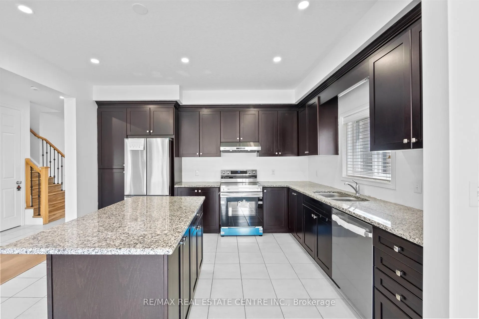 Photo 10 of 579 Sundew Drive, Waterloo — HOMEH