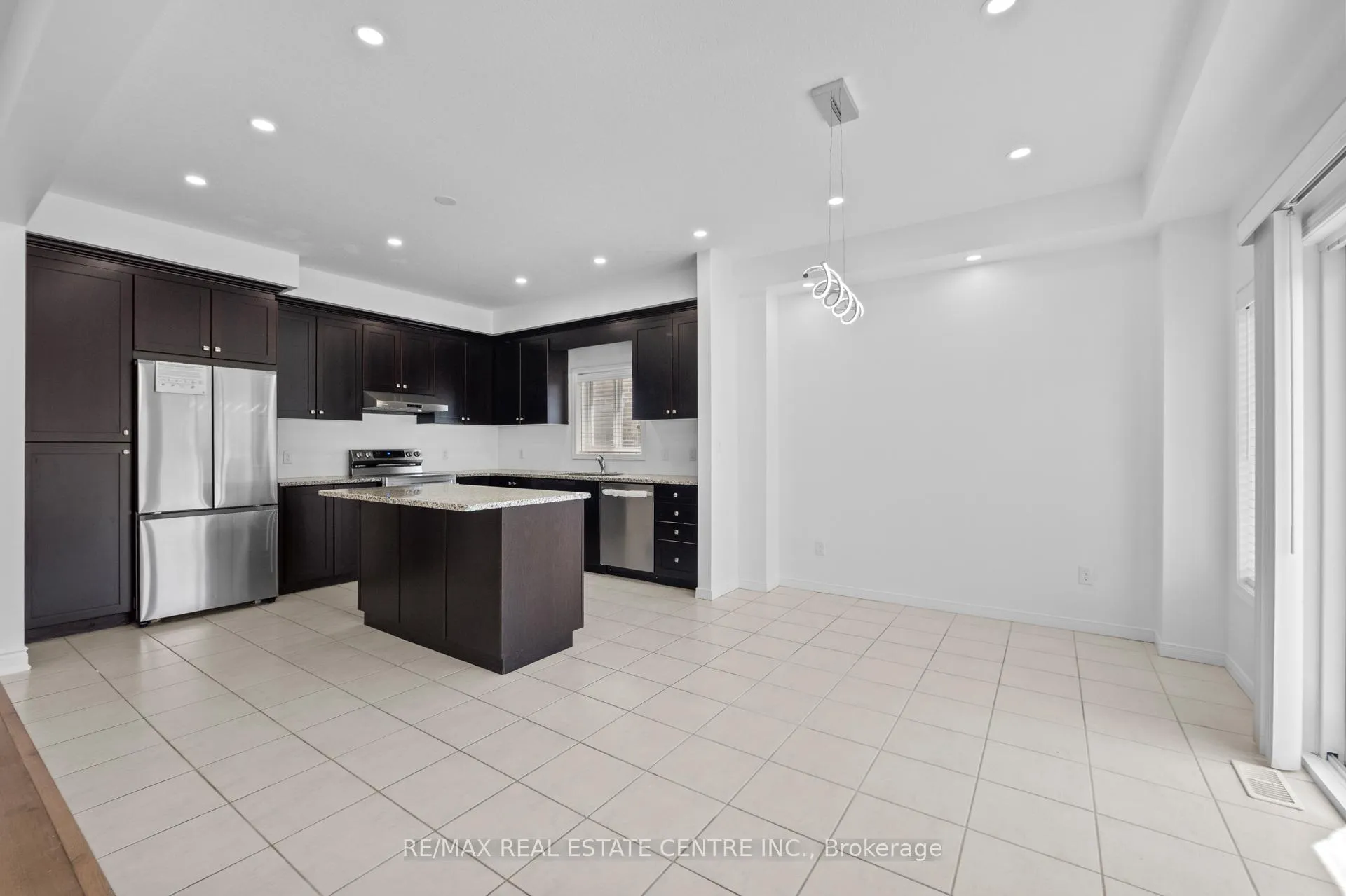 Photo 11 of 579 Sundew Drive, Waterloo — HOMEH