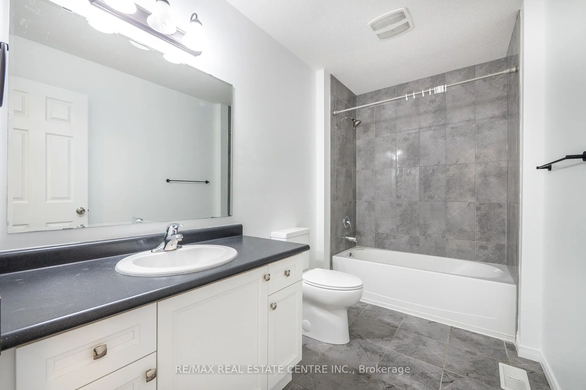 Photo 19 of 579 Sundew Drive, Waterloo — HOMEH