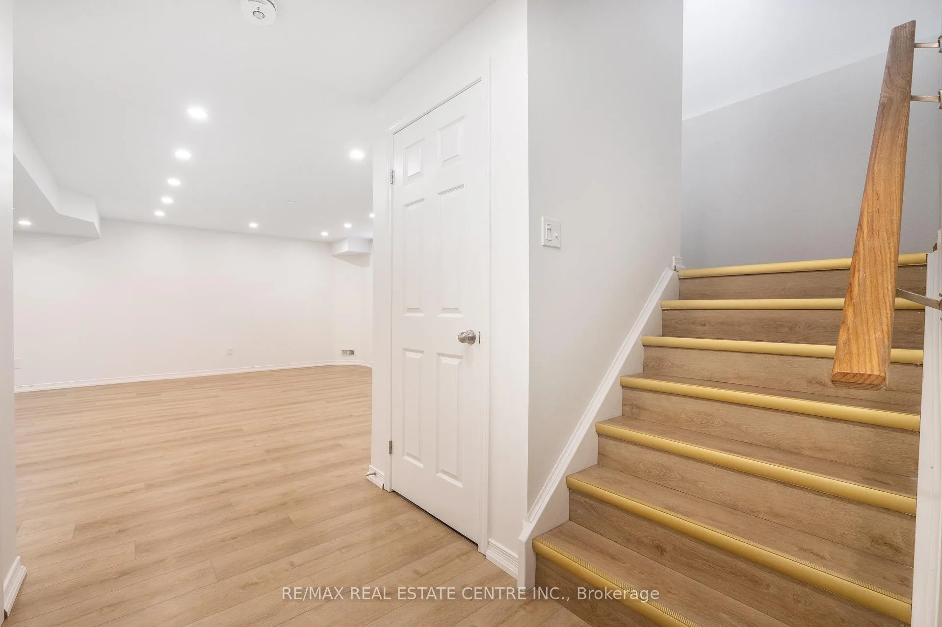 Photo 23 of 579 Sundew Drive, Waterloo — HOMEH