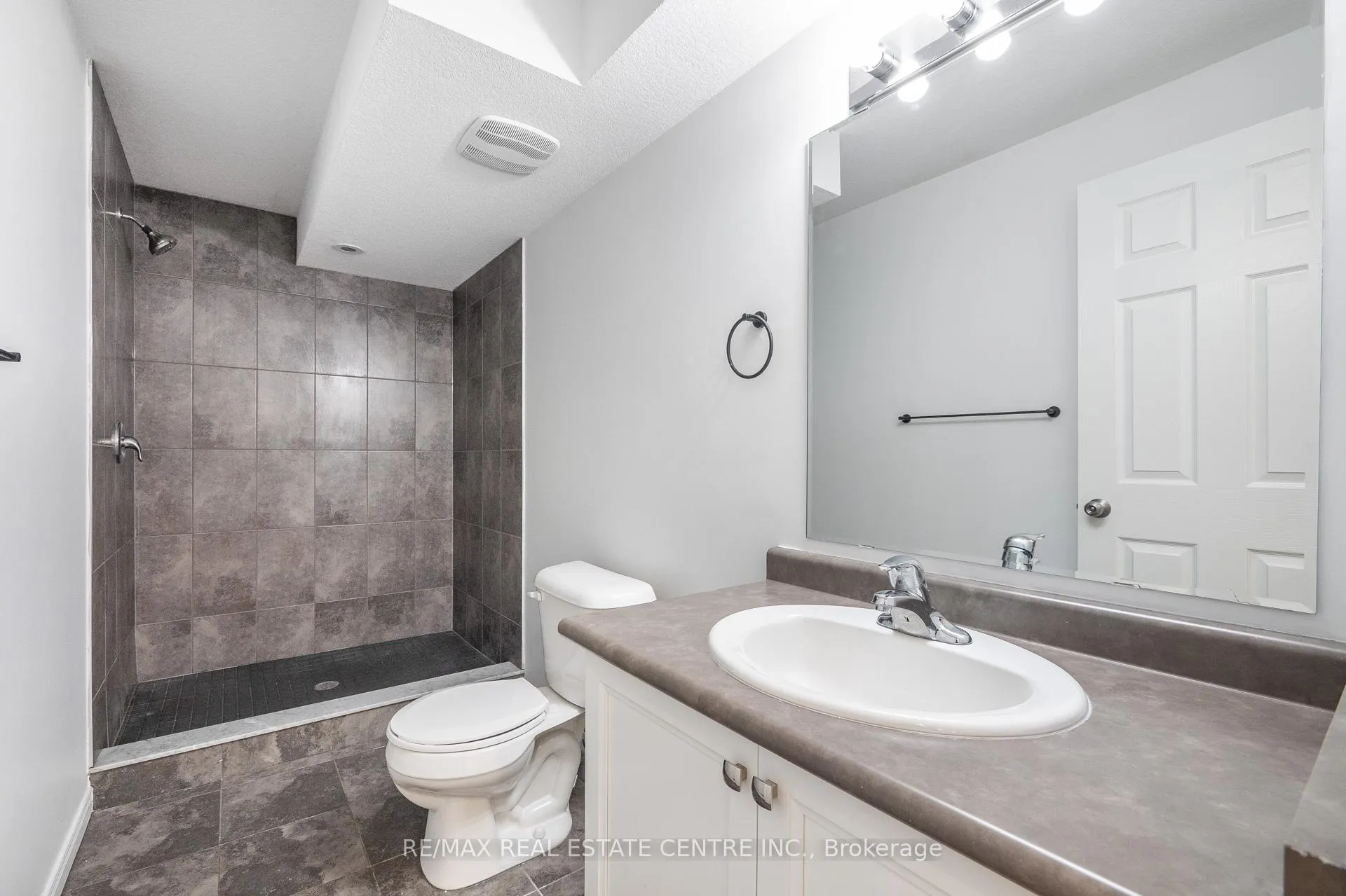 Photo 26 of 579 Sundew Drive, Waterloo — HOMEH