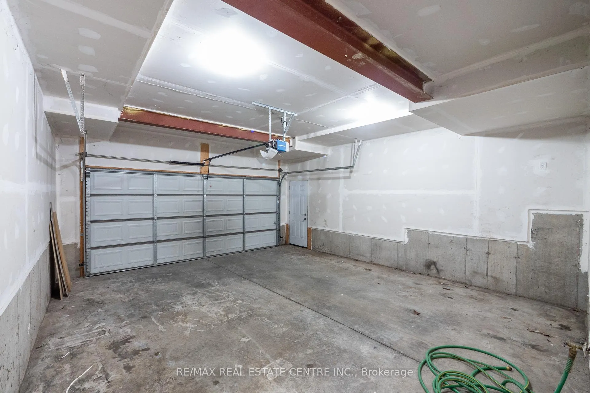 Photo 27 of 579 Sundew Drive, Waterloo — HOMEH