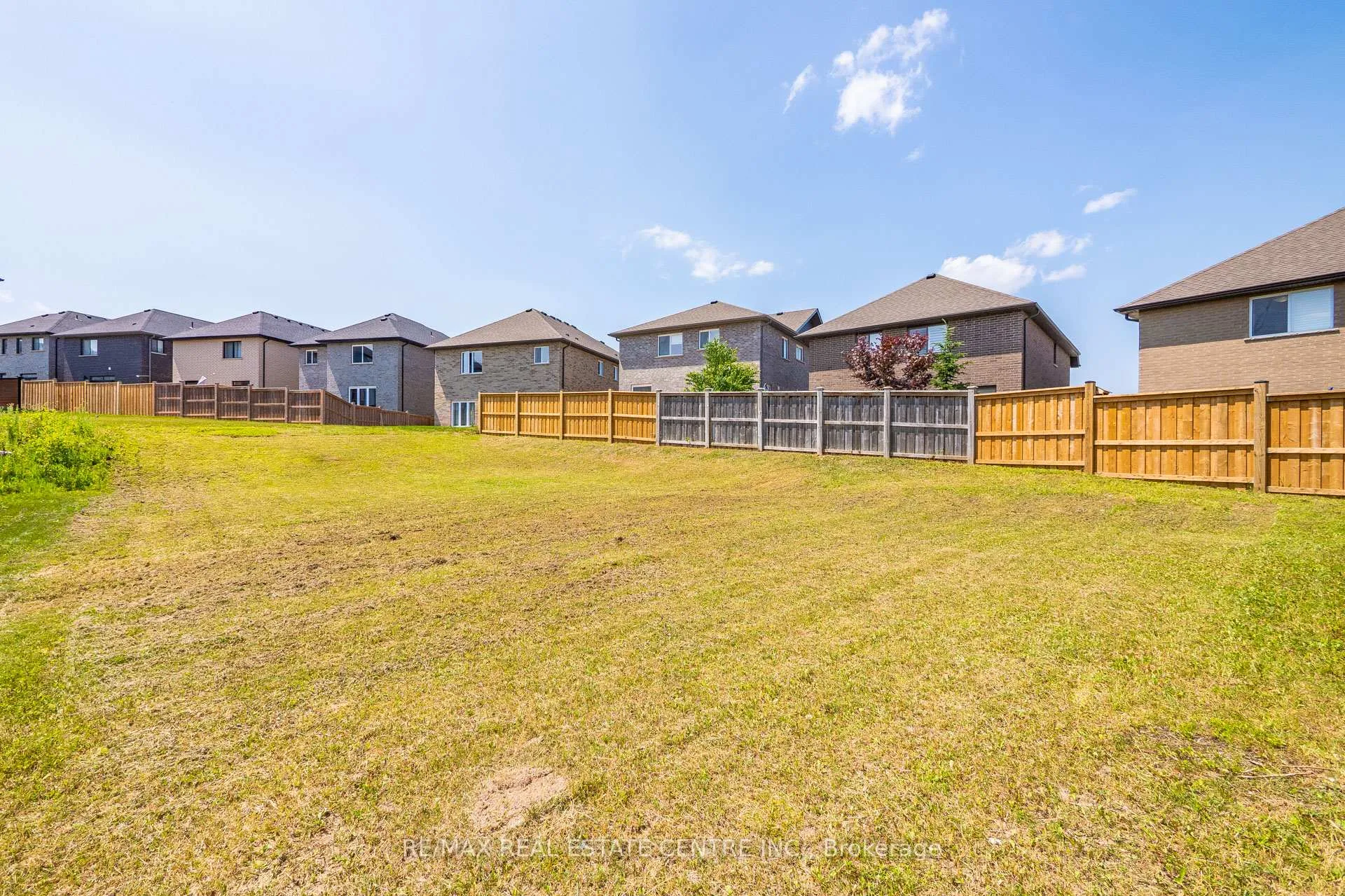 Photo 28 of 579 Sundew Drive, Waterloo — HOMEH