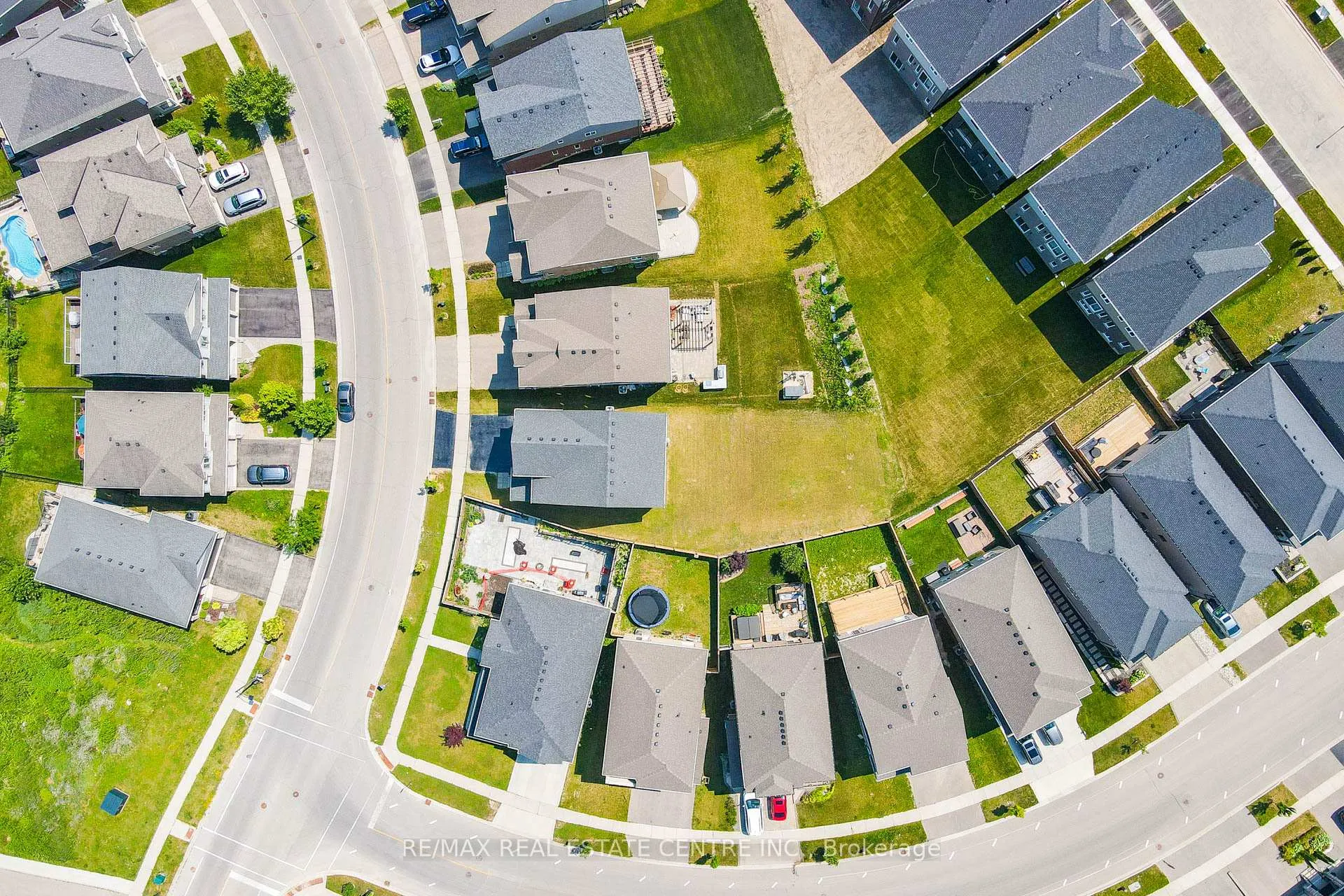 Photo 32 of 579 Sundew Drive, Waterloo — HOMEH