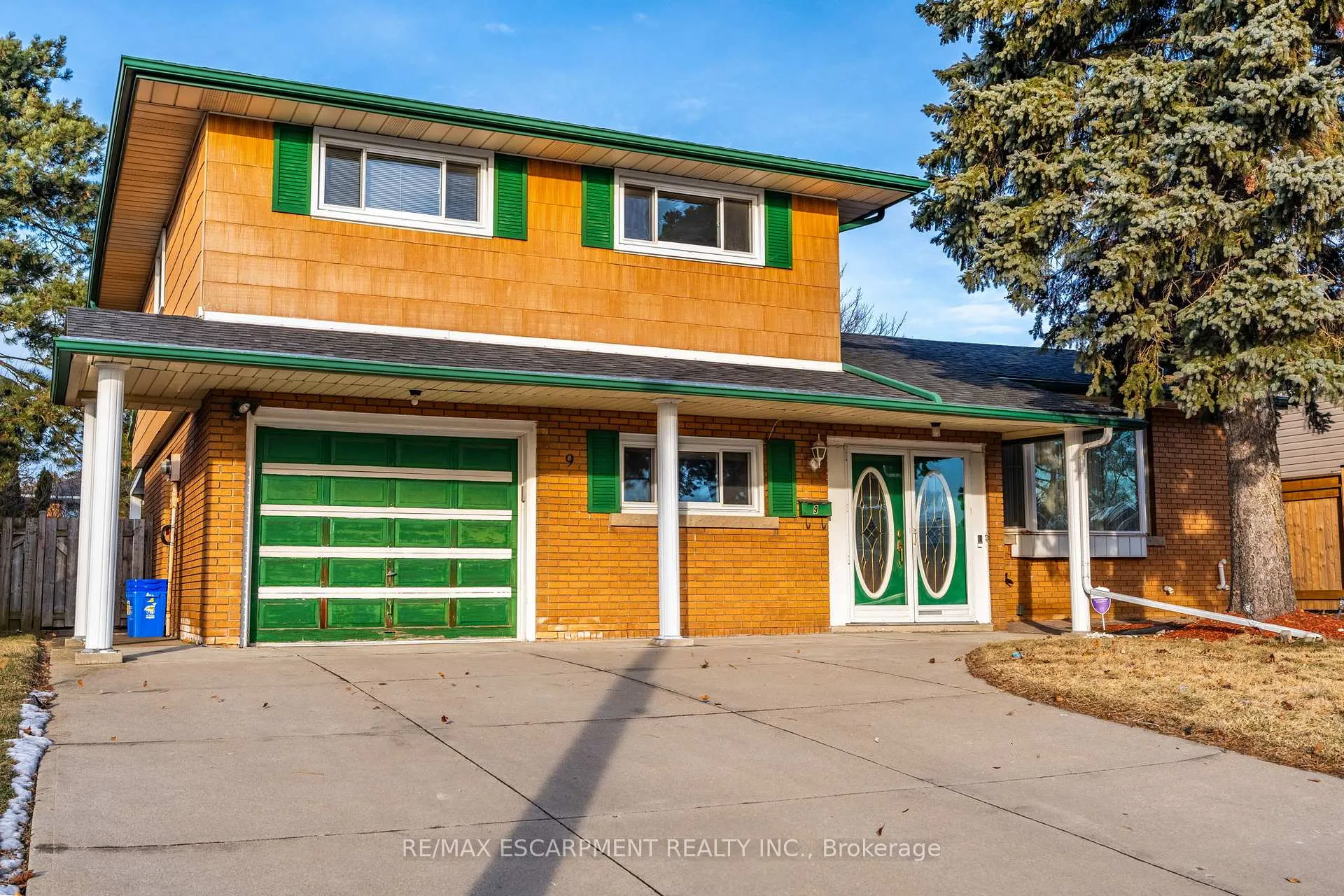 Photo 2 of 9 Laurier Avenue, Hamilton, Buchanan — HOMEH