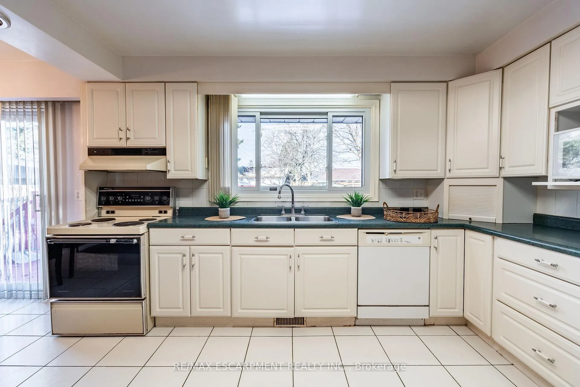 Photo 13 of 9 Laurier Avenue, Hamilton, Buchanan — HOMEH