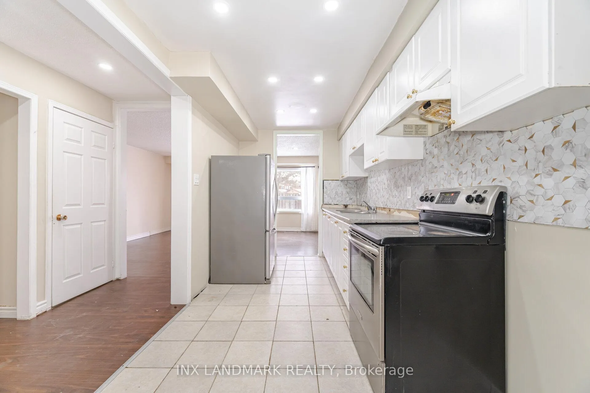Photo 13 of 49 Tulip Drive, Brampton, Fletcher's Creek South — HOMEH