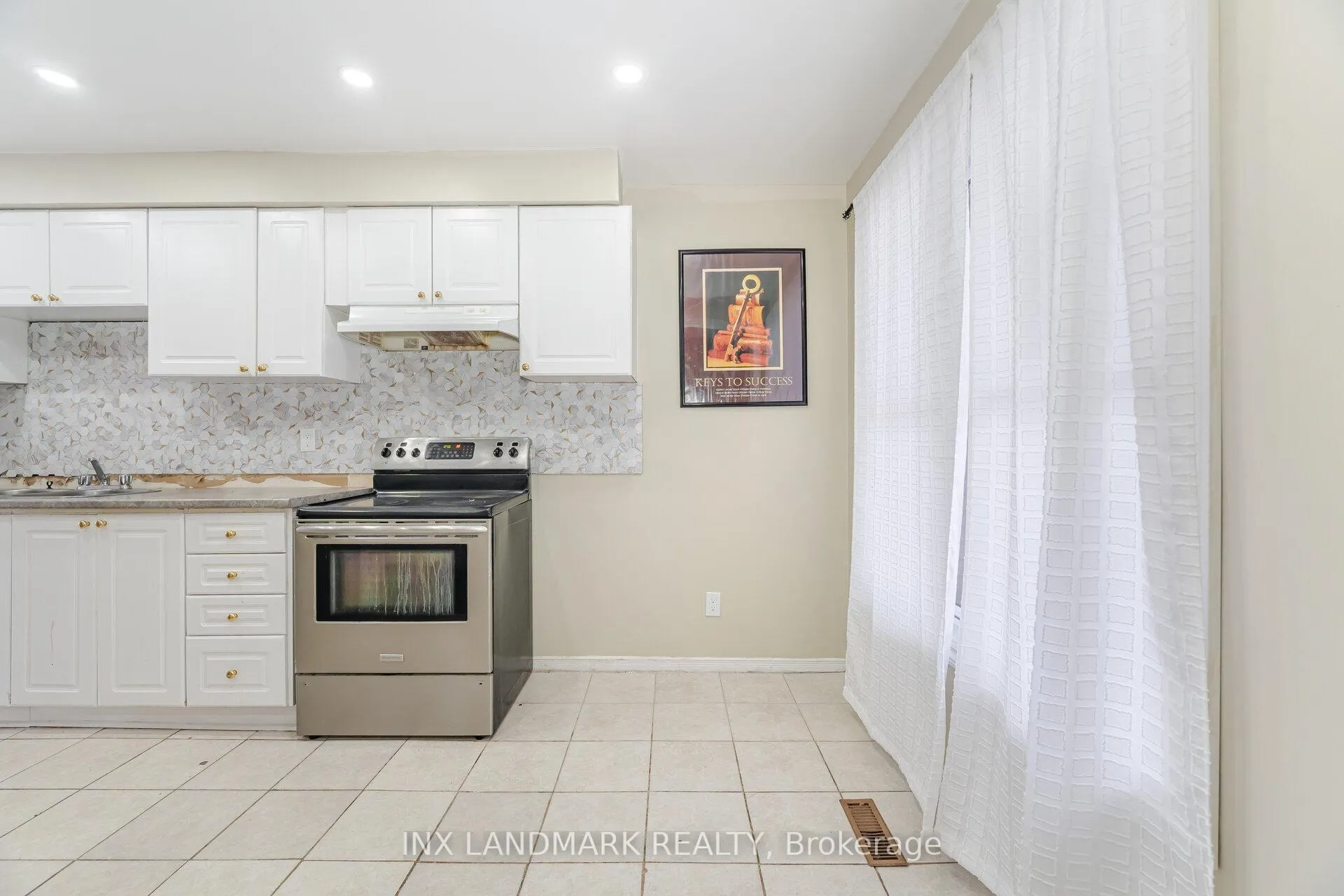 Photo 16 of 49 Tulip Drive, Brampton, Fletcher's Creek South — HOMEH