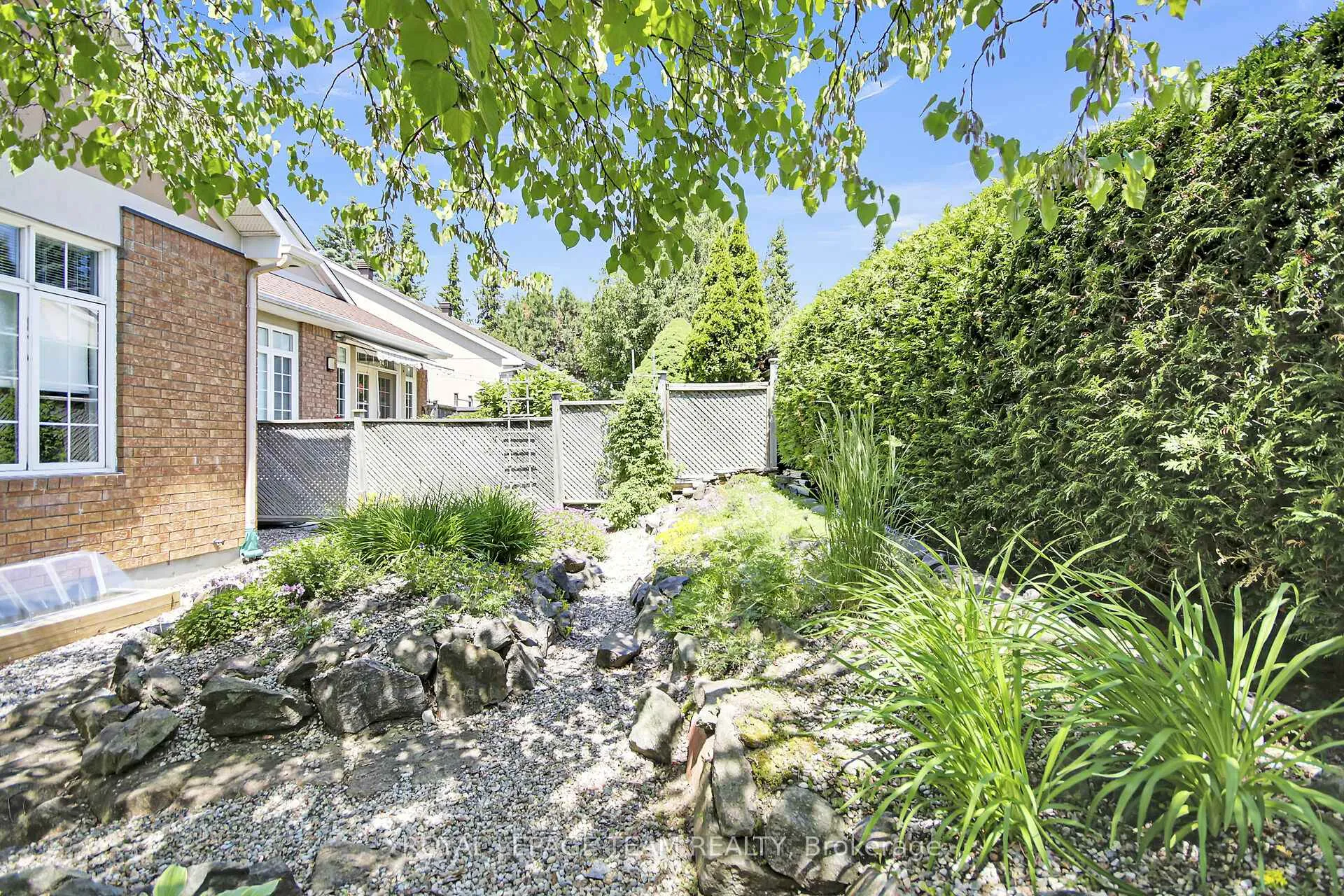 Photo 33 of 8 Stonecroft Terrace, Ottawa, Kanata - Kanata Lakes/Heritage Hills — HOMEH