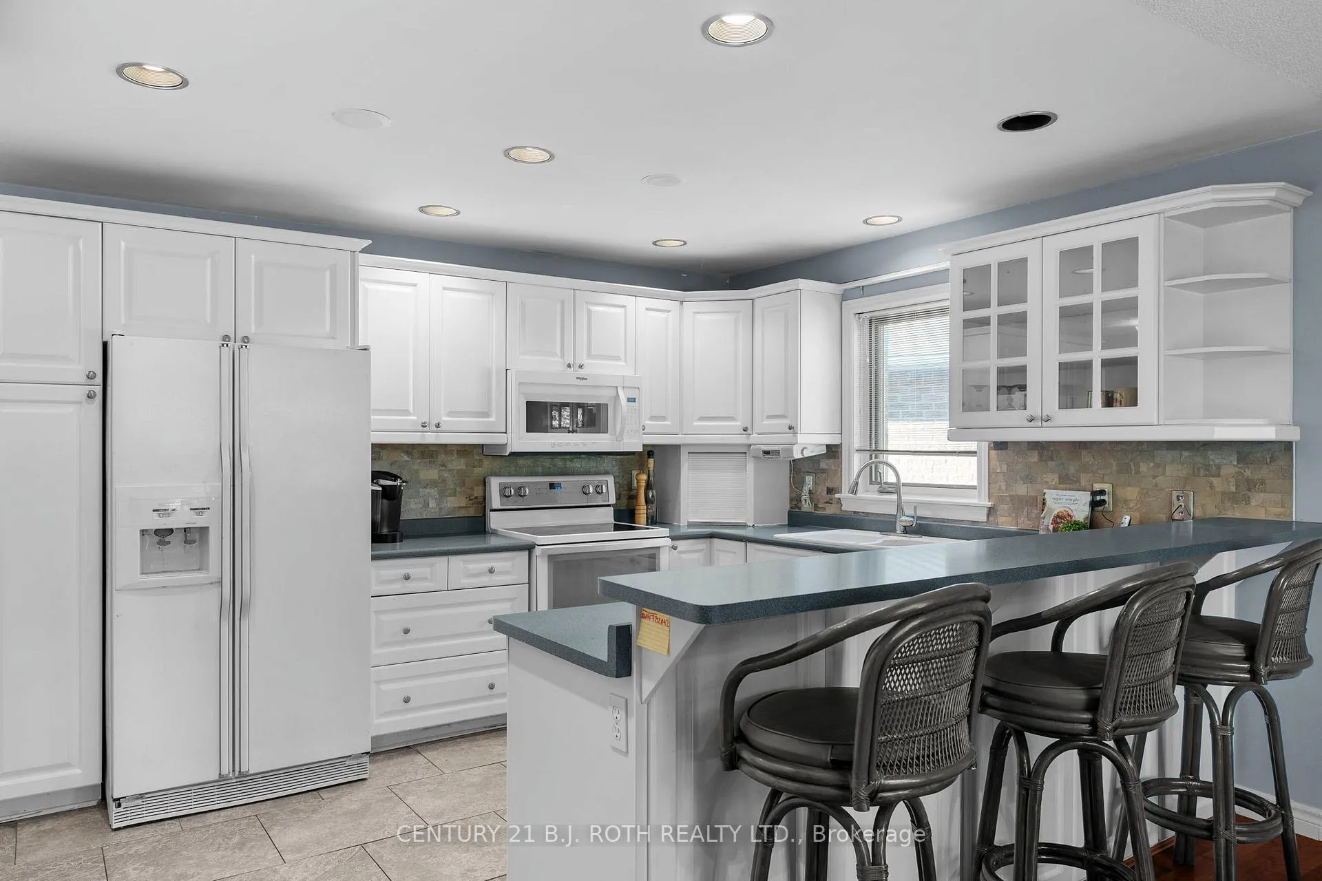 Photo 6 of 65 Barre Drive, Barrie, Painswick North — HOMEH