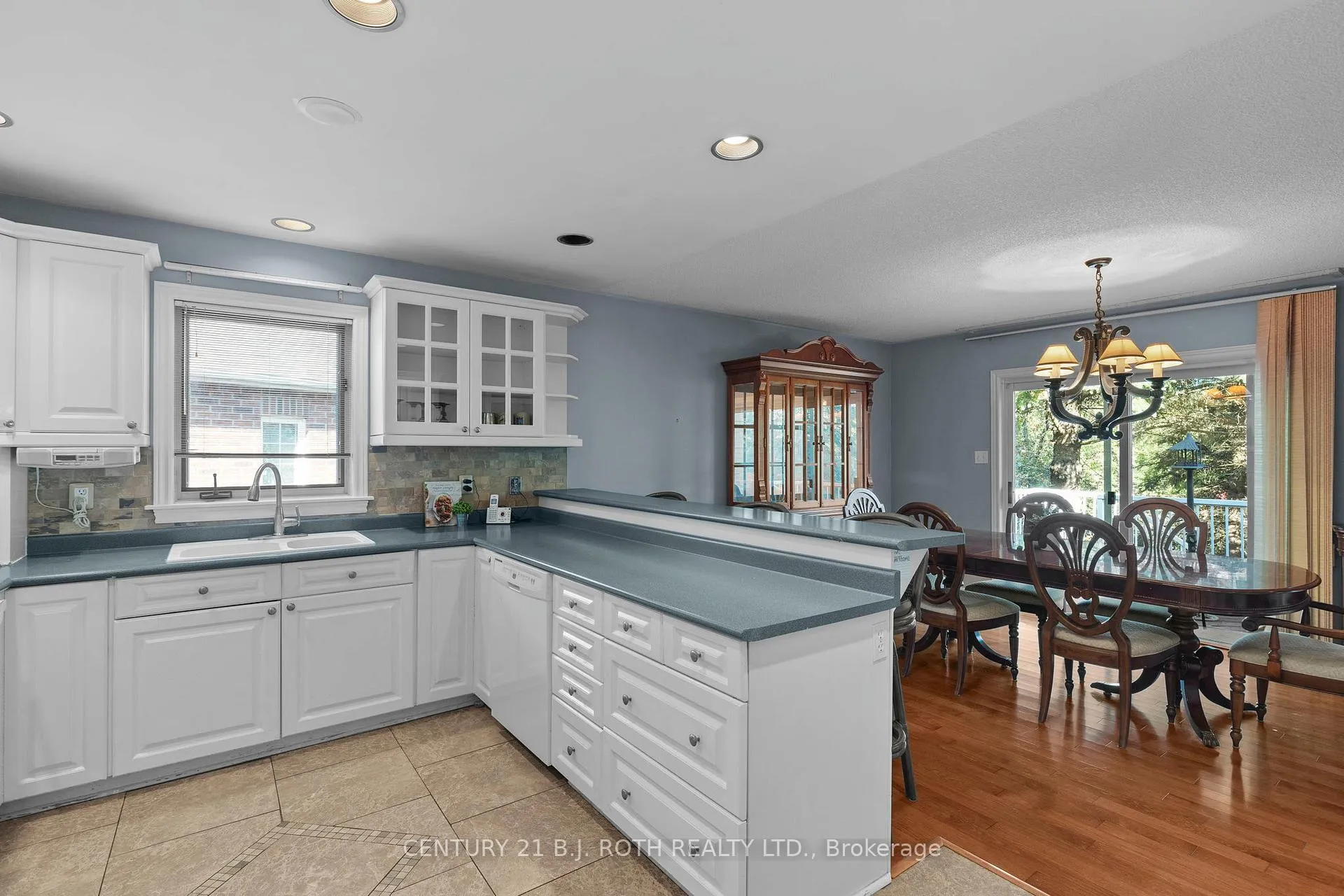 Photo 8 of 65 Barre Drive, Barrie, Painswick North — HOMEH