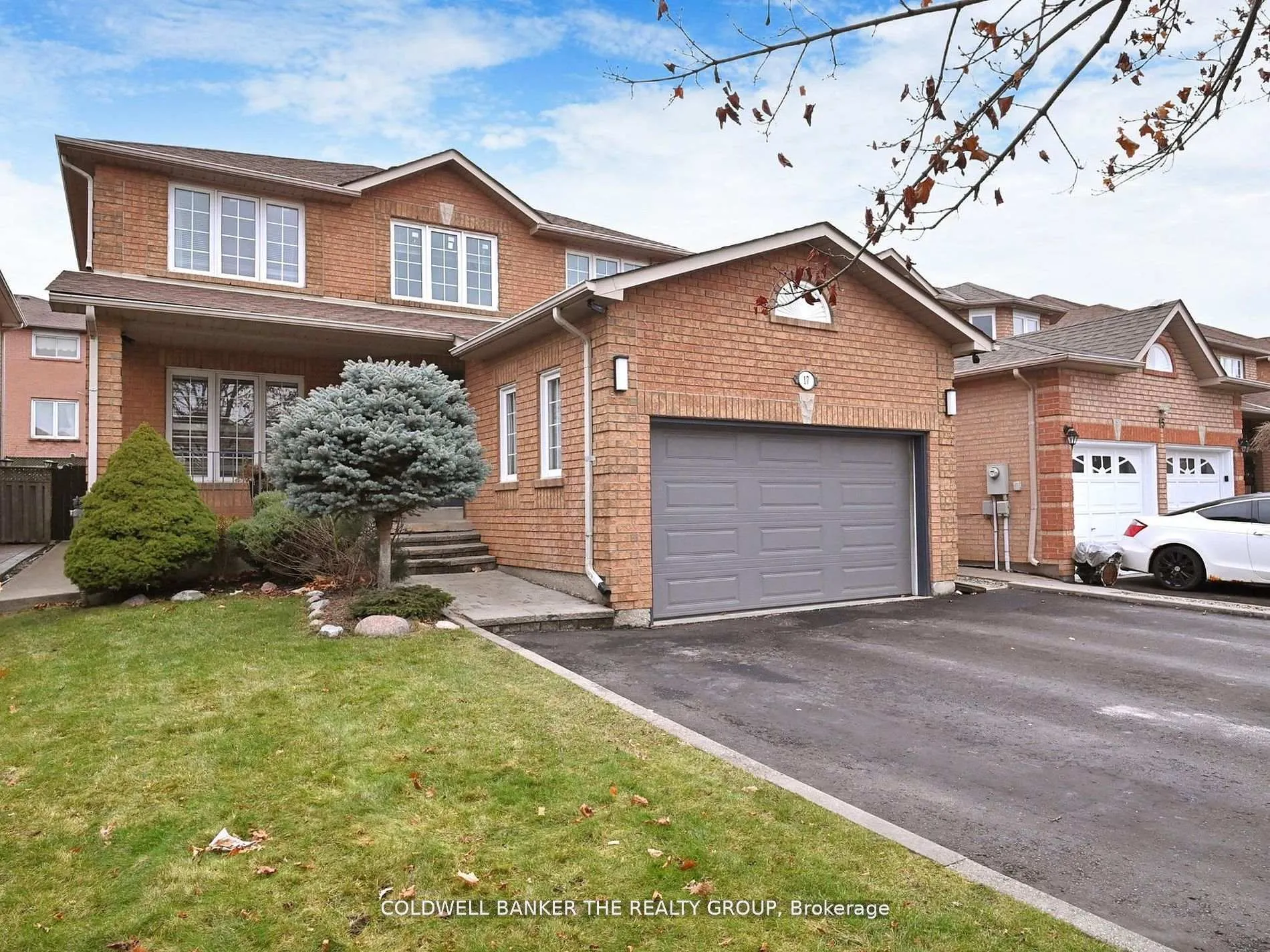 Photo 2 of 17 Rollingwood Drive, Brampton, Fletcher's Creek South — HOMEH