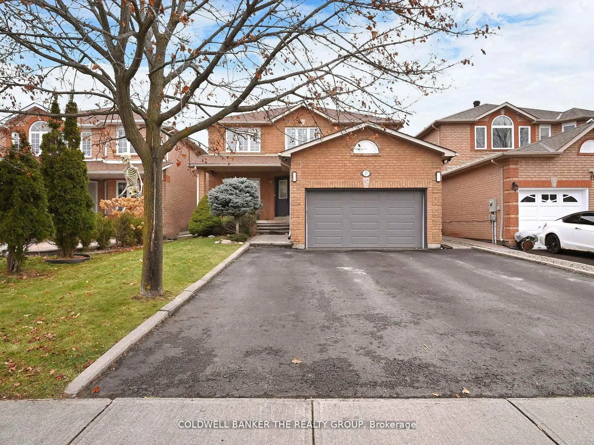 Photo 3 of 17 Rollingwood Drive, Brampton, Fletcher's Creek South — HOMEH