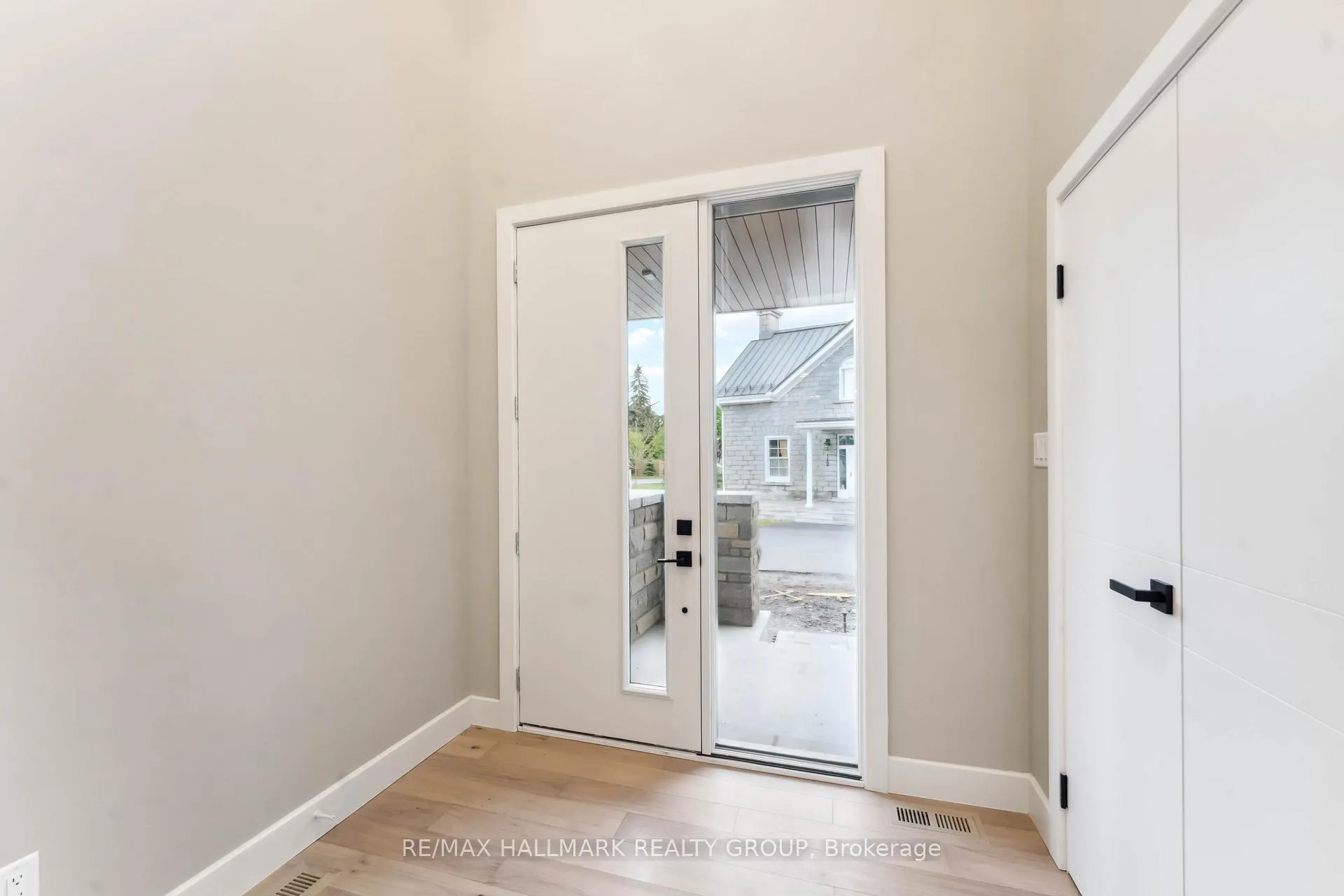 Photo 2 of 108 Theberge Private, Ottawa, Meadowlands/St. Claire Gardens — HOMEH