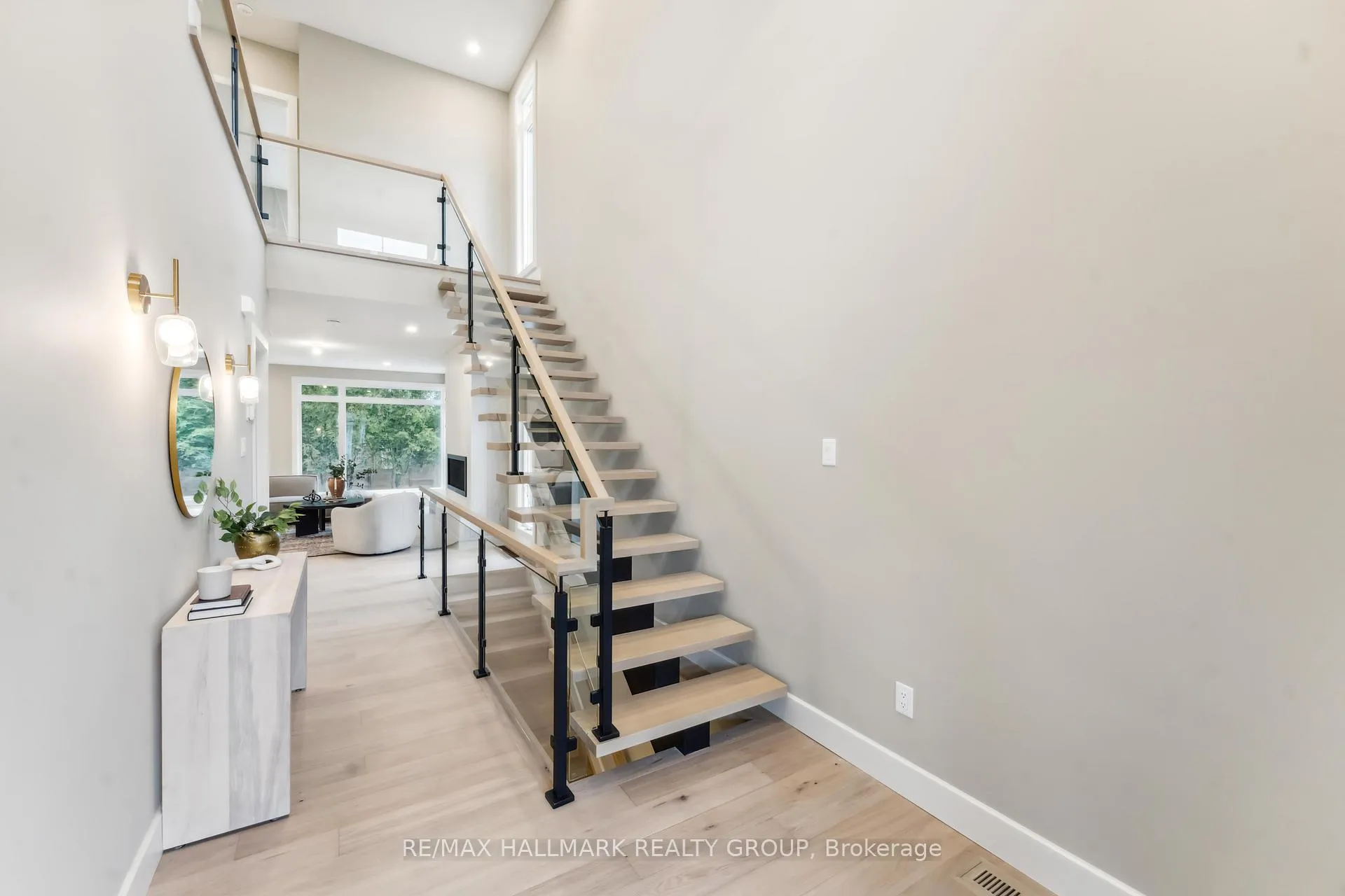 Photo 3 of 108 Theberge Private, Ottawa, Meadowlands/St. Claire Gardens — HOMEH