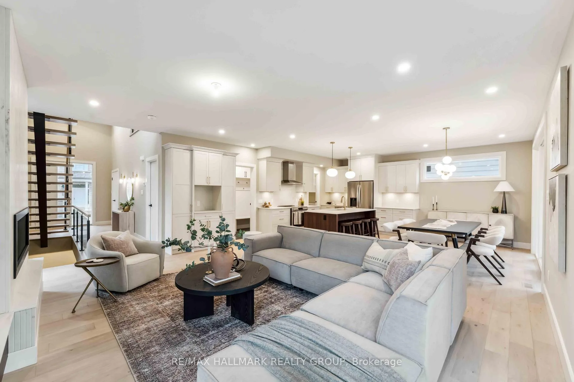 Photo 6 of 108 Theberge Private, Ottawa, Meadowlands/St. Claire Gardens — HOMEH