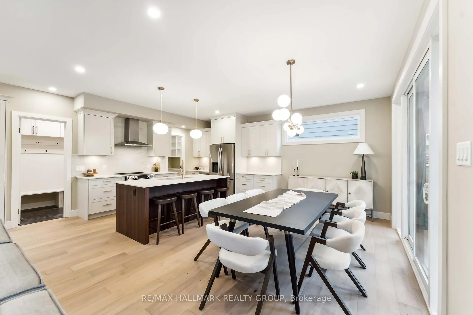 Photo 10 of 108 Theberge Private, Ottawa, Meadowlands/St. Claire Gardens — HOMEH
