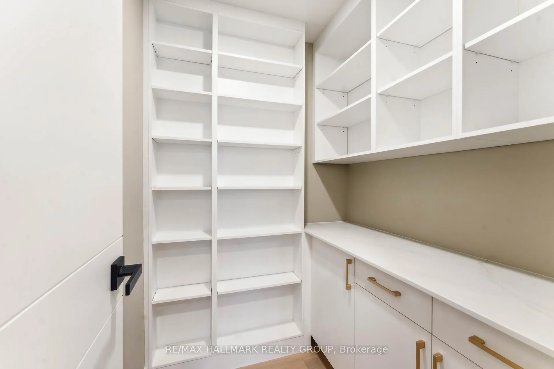 Photo 14 of 108 Theberge Private, Ottawa, Meadowlands/St. Claire Gardens — HOMEH