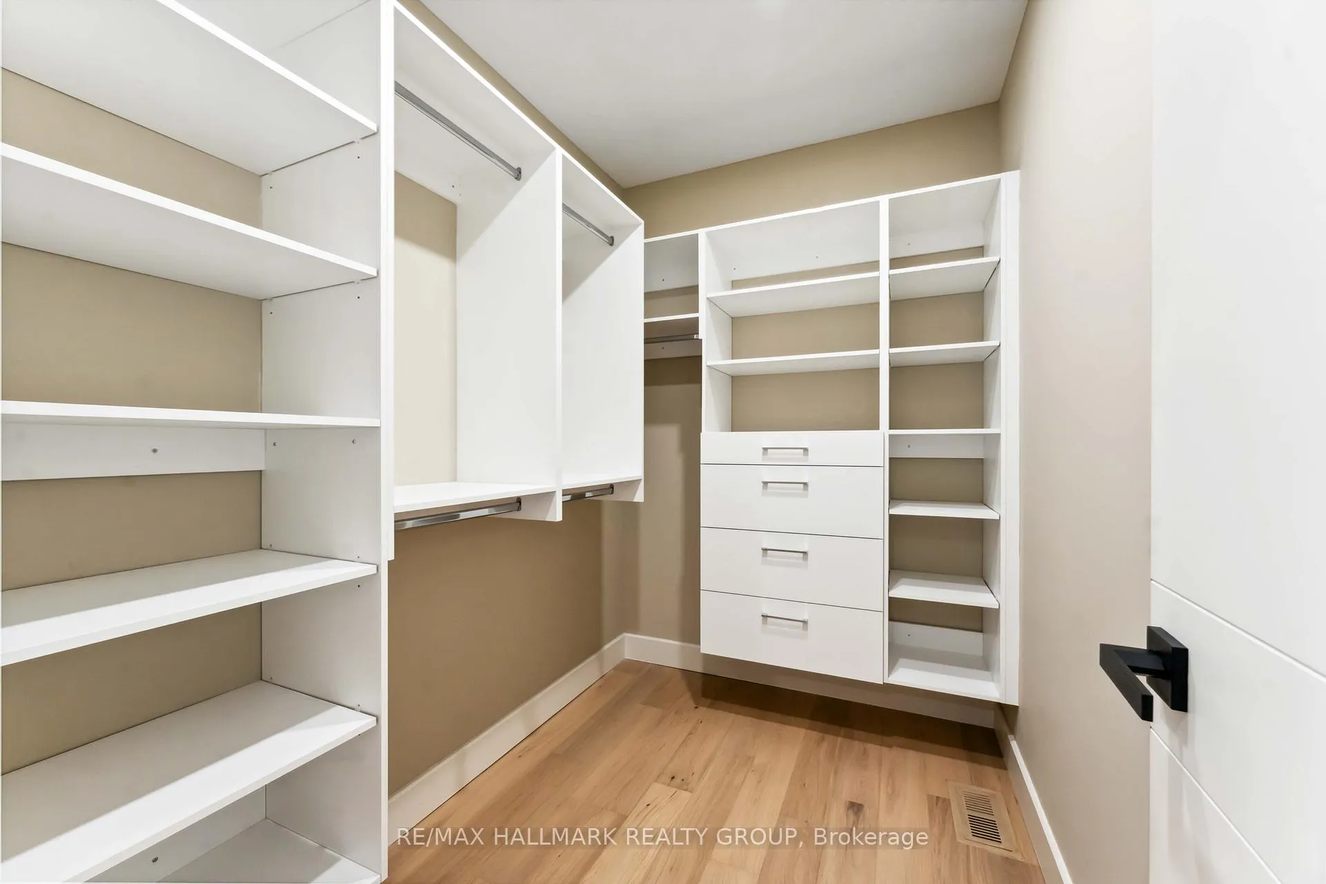 Photo 18 of 108 Theberge Private, Ottawa, Meadowlands/St. Claire Gardens — HOMEH